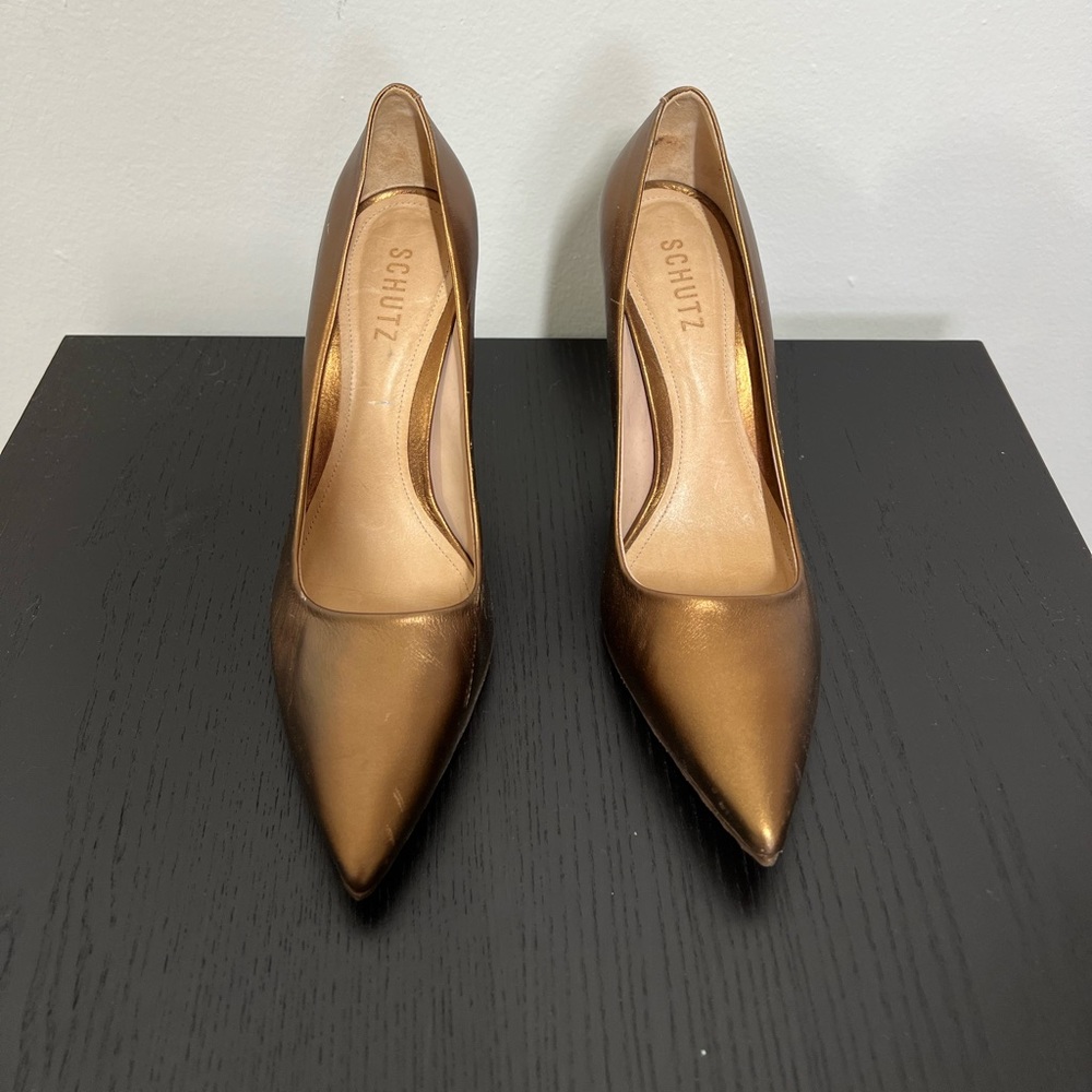 Schutz leather scarpin.